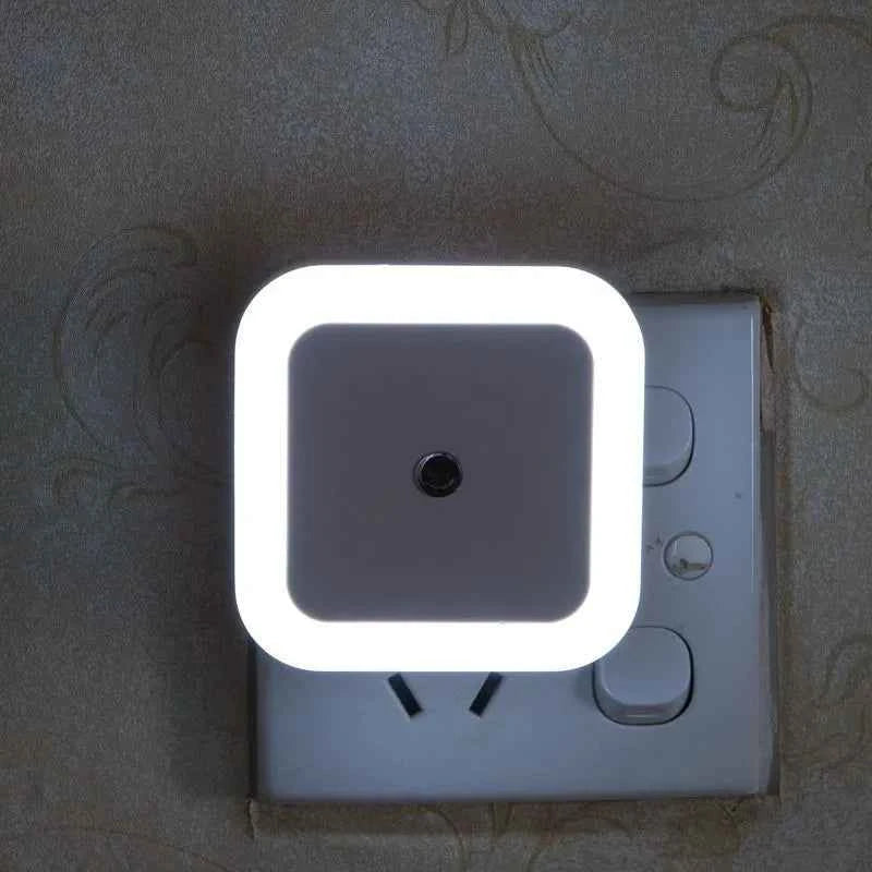 LED Plug-In Night Light with Auto Light Sensor